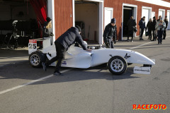 Testdag för Formula Nordic och TCRS på Gelleråsen Arena. Kallt på morgonen, men strålande sol hela dagen.