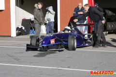 Testdag för Formula Nordic och TCRS på Gelleråsen Arena. Kallt på morgonen, men strålande sol hela dagen.