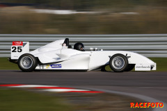 Testdag för Formula Nordic och TCRS på Gelleråsen Arena. Kallt på morgonen, men strålande sol hela dagen.